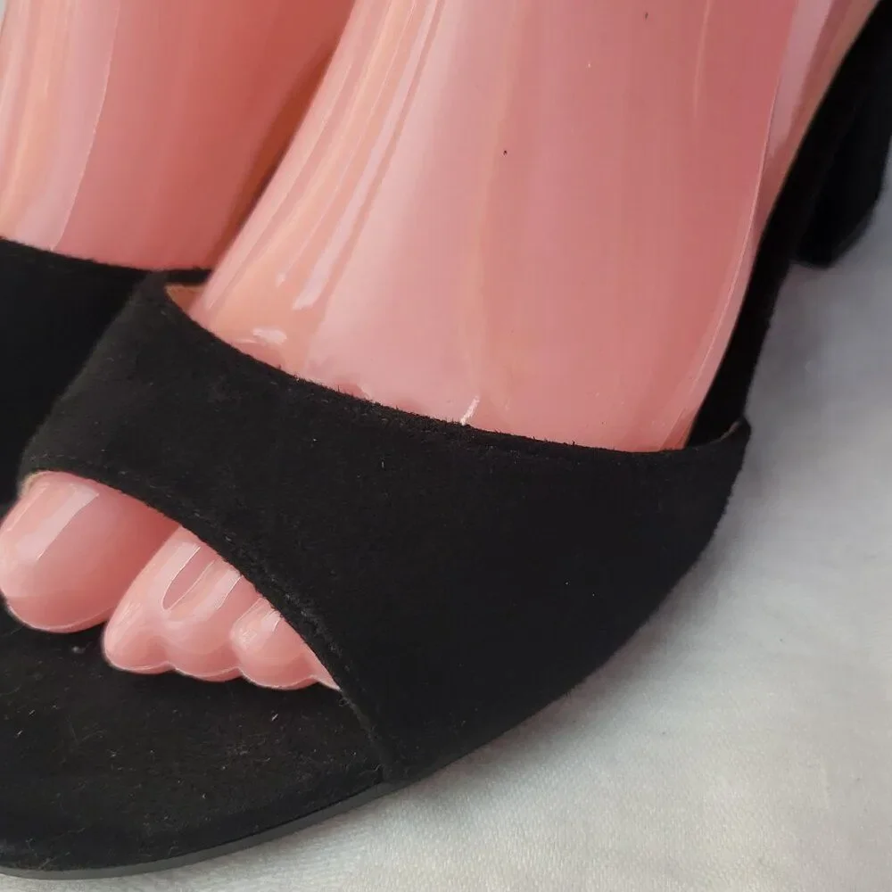 Lov Mark suede Sandals Shoes 8 Jean-60 Black never worn Open Toe 2 1/4